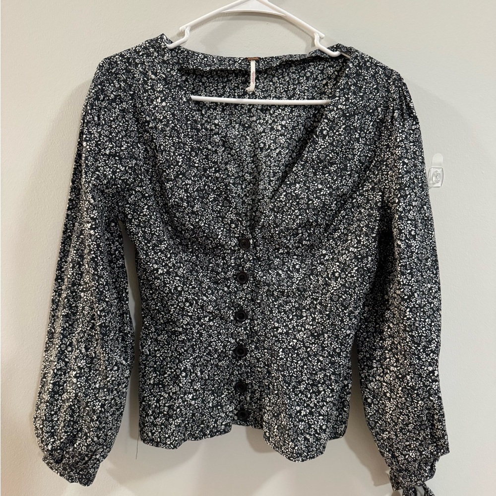 Black and White Floral Button-Front Women's Top